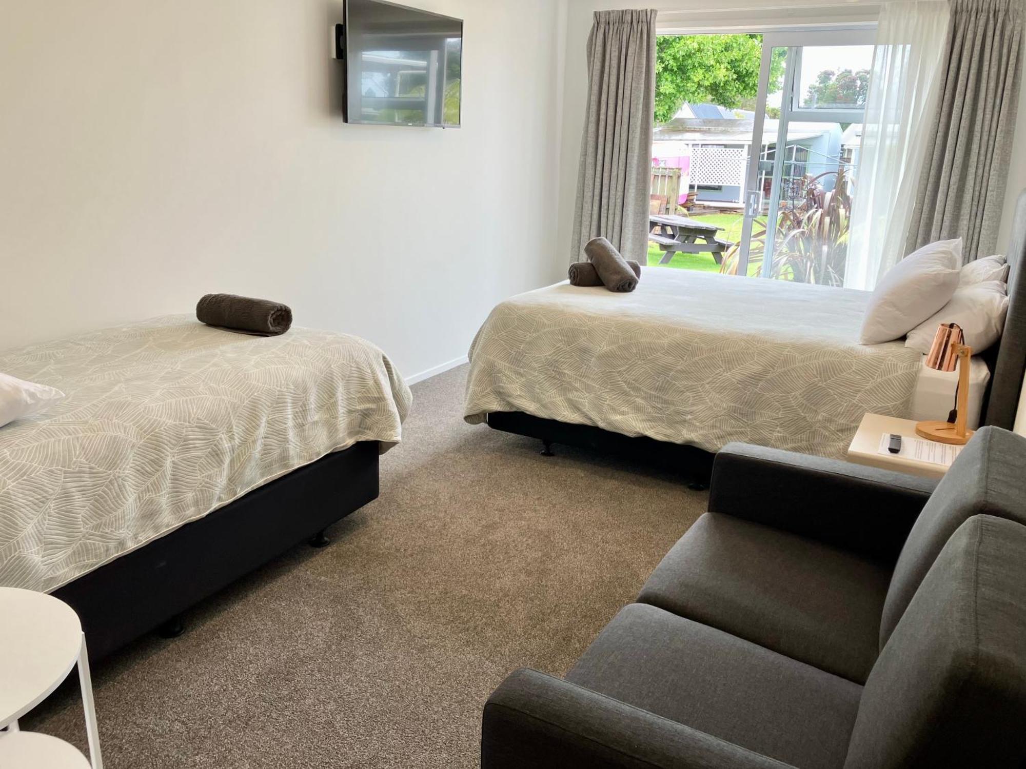 Tripinn Modern Motels & Affordable Accommodation Westport Esterno foto